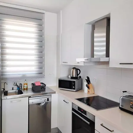 Διαμέρισμα Mazatos Beachfront Gardens - With Balcony - Stunning & Tranquil Retreat - 3 Bedrooms *