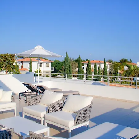 Mazatos Beachfront Gardens - With Balcony - Stunning & Tranquil Retreat - 3 Bedrooms Διαμέρισμα Μαζωτός