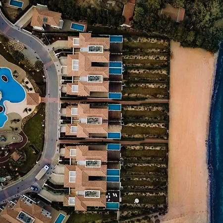 Mazatos Beachfront Gardens - With Balcony - Stunning & Tranquil Retreat - 3 Bedrooms Μαζωτός